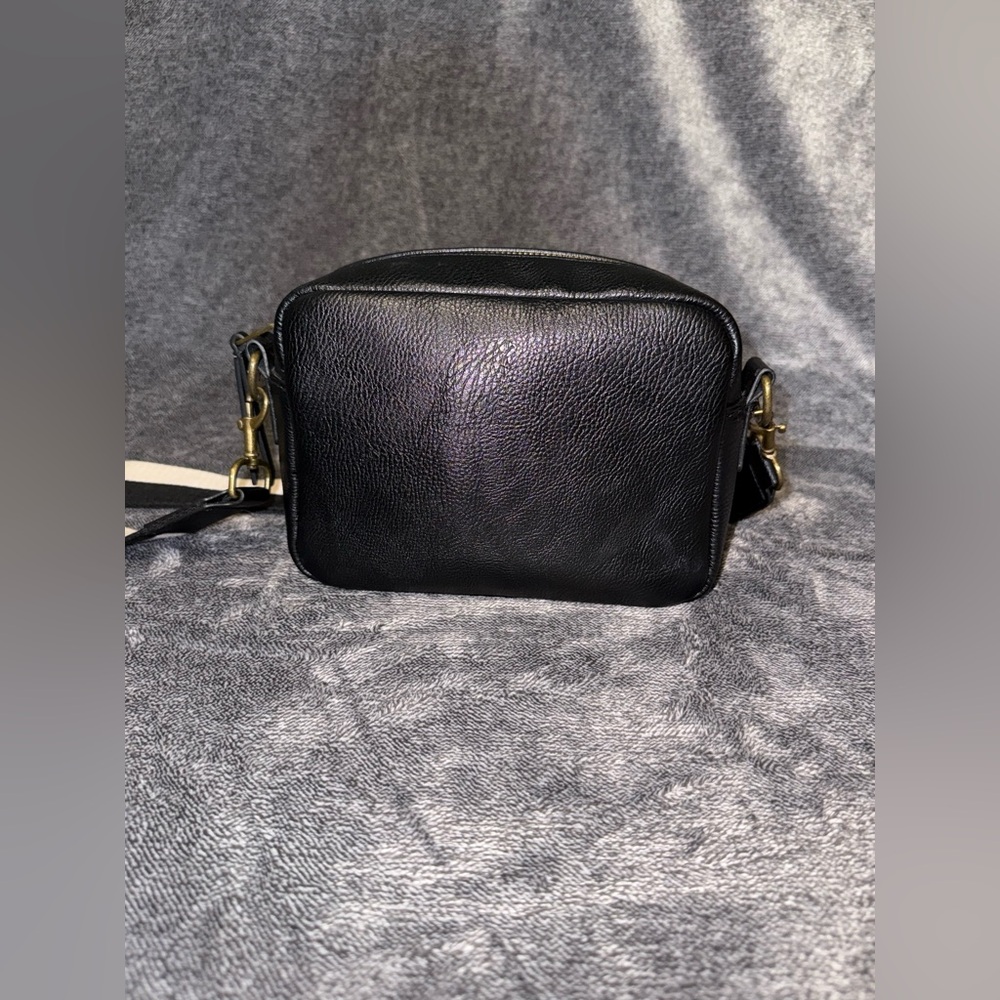 Universal Thread Black Crossbody Bag